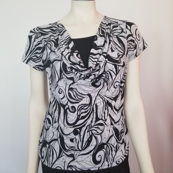 Beautiful blouse - Picture 3 of 3